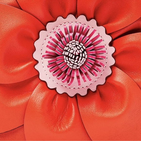 NWOT Petal Smooth Leather 3d Flower Crossbody - Picture 3 of 14